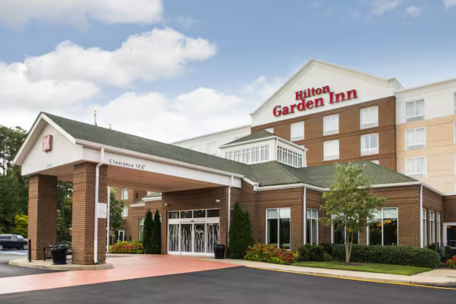 A photo of the front of the Hilton Garden Inn hotel.